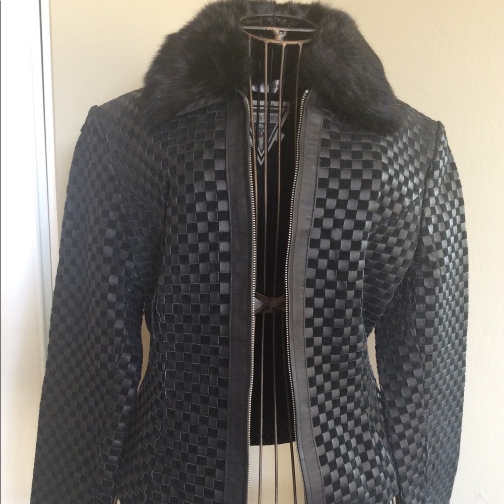 GORGEOUS LEATHER JACKET w SUEDE PATTERN & FAUX FUR